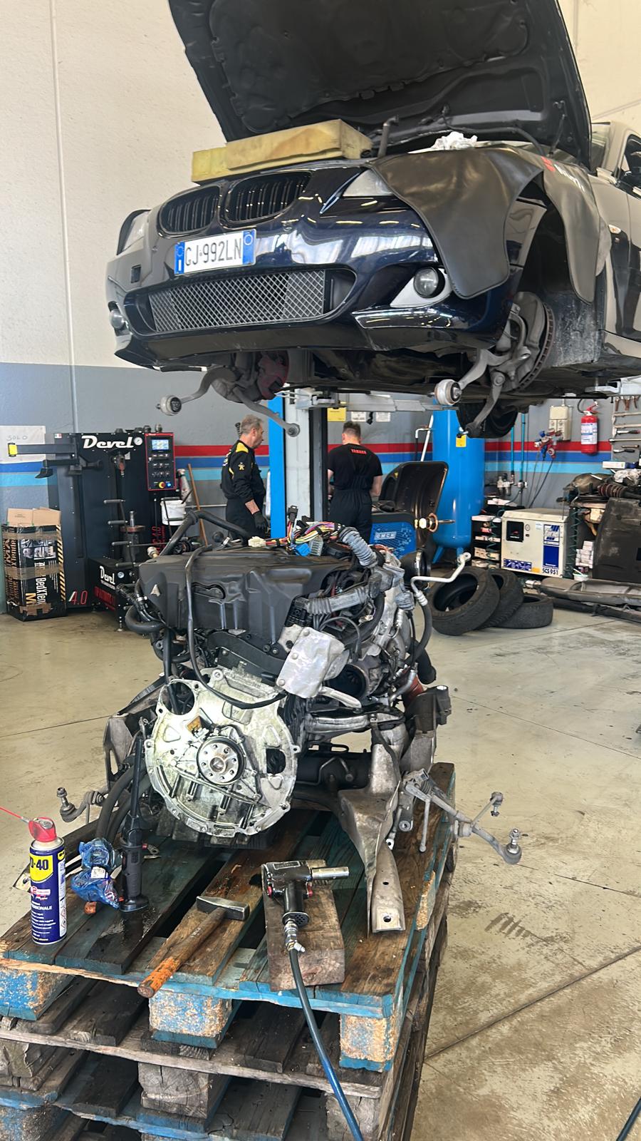 Motor Power Technology – BMW 535d sollevata con motore smontato