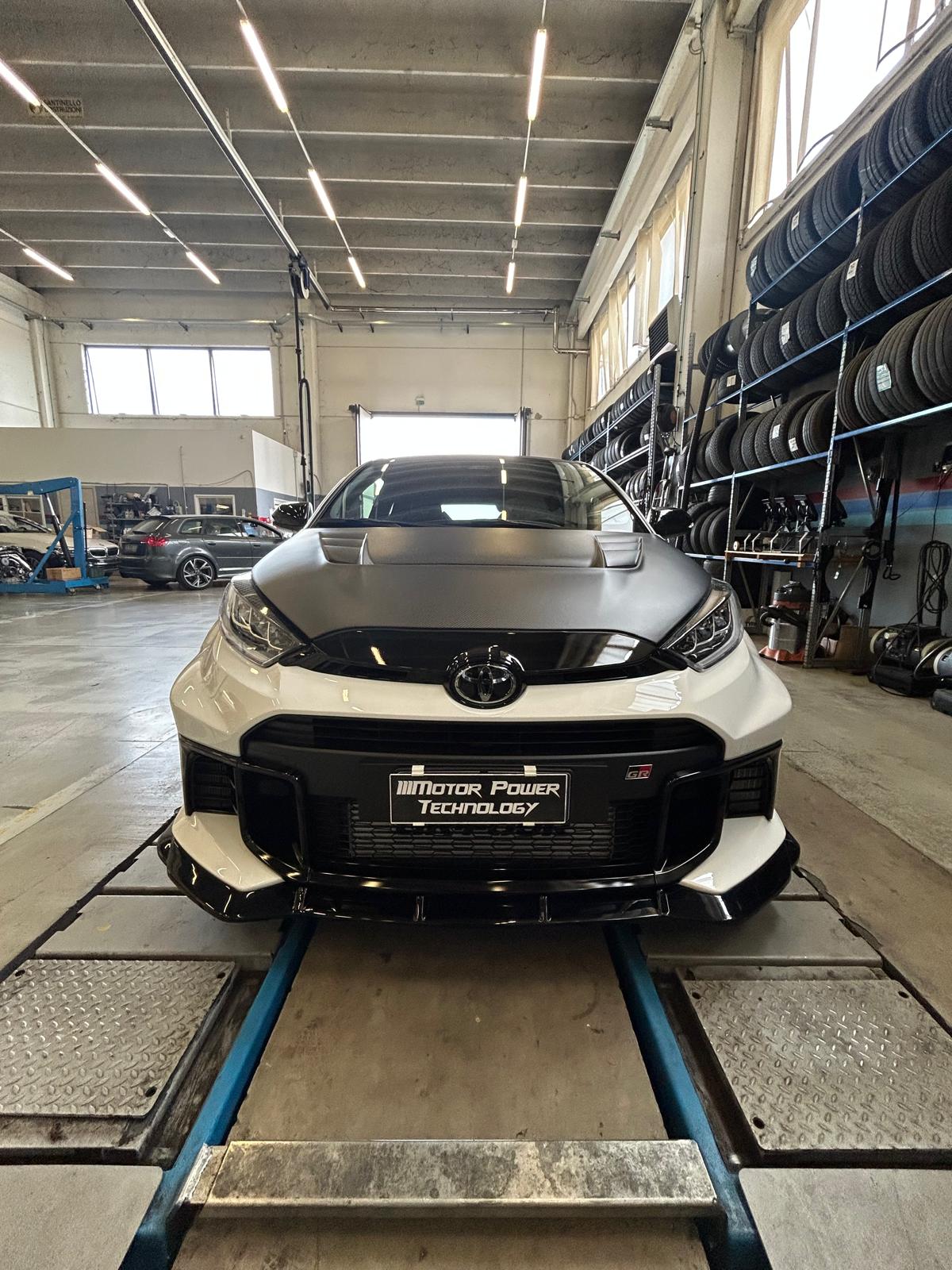Motor Power Technology – Toyota GR Yaris sul ponte in officina